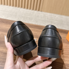 𝐇𝐞𝐫𝐦𝐞𝐬 𝐃𝐞𝐬𝐭𝐢𝐧# 爱马仕Kelly扣乐福鞋/穆勒单鞋 把经典发挥到极致✔︎ 🧡长相奇奇怪怪又可可爱爱,这分明 𝐇𝐞𝐫𝐦𝐞𝐬 𝐃𝐞𝐬𝐭𝐢𝐧# 爱马仕Kelly扣乐福鞋/穆勒单鞋 把经典发挥到极致✔︎ 🧡长相奇奇怪怪又可可爱爱,这分明