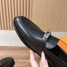 𝐇𝐞𝐫𝐦𝐞𝐬 𝐃𝐞𝐬𝐭𝐢𝐧# 爱马仕Kelly扣乐福鞋/穆勒单鞋 把经典发挥到极致✔︎ 🧡长相奇奇怪怪又可可爱爱,这分明 𝐇𝐞𝐫𝐦𝐞𝐬 𝐃𝐞𝐬𝐭𝐢𝐧# 爱马仕Kelly扣乐福鞋/穆勒单鞋 把经典发挥到极致✔︎ 🧡长相奇奇怪怪又可可爱爱,这分明