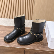 Dior Bolt 迪奥新款短靴·骑士风金属扣机车靴 复古金标,解锁松弛贵气感 经典Dior金属字母饰带是点睛之笔 Dior Bolt 迪奥新款短靴·骑士风金属扣机车靴 复古金标,解锁松弛贵气感 经典Dior金属字母饰带是点睛之笔
