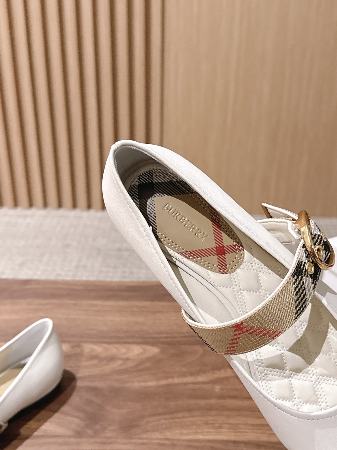 【莞产】Burberry 巴宝莉新品格纹平底芭蕾舞鞋 经典格纹铺陈老钱风格调,芭蕾鞋型柔和衬脚,玛丽珍搭扣简约利落,平底 【莞产】Burberry 巴宝莉新品格纹平底芭蕾舞鞋 经典格纹铺陈老钱风格调,芭蕾鞋型柔和衬脚,玛丽珍搭扣简约利落,平底