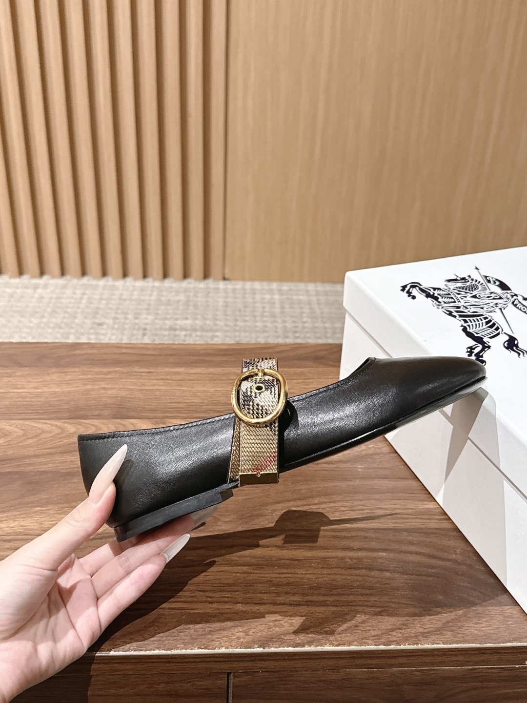 【莞产】Burberry 巴宝莉新品格纹平底芭蕾舞鞋 经典格纹铺陈老钱风格调,芭蕾鞋型柔和衬脚,玛丽珍搭扣简约利落,平底 【莞产】Burberry 巴宝莉新品格纹平底芭蕾舞鞋 经典格纹铺陈老钱风格调,芭蕾鞋型柔和衬脚,玛丽珍搭扣简约利落,平底