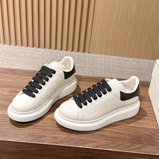 男+10 【黑皮米白面】Alexander McQueen 麦昆当之无愧算是小白鞋里的经典之王 市面上做的人也确实不在 男+10 【黑皮米白面】Alexander McQueen 麦昆当之无愧算是小白鞋里的经典之王 市面上做的人也确实不在