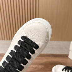 男+10 【黑皮米白面】Alexander McQueen 麦昆当之无愧算是小白鞋里的经典之王 市面上做的人也确实不在 男+10 【黑皮米白面】Alexander McQueen 麦昆当之无愧算是小白鞋里的经典之王 市面上做的人也确实不在