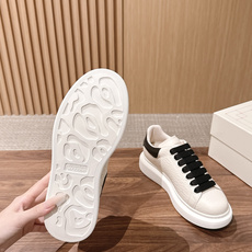 男+10 【黑皮米白面】Alexander McQueen 麦昆当之无愧算是小白鞋里的经典之王 市面上做的人也确实不在 男+10 【黑皮米白面】Alexander McQueen 麦昆当之无愧算是小白鞋里的经典之王 市面上做的人也确实不在