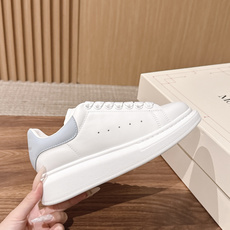 男+10 【浅蓝色皮尾】Alexander McQueen 麦昆当之无愧算是小白鞋里的经典之王 市面上做的人也确实不在 男+10 【浅蓝色皮尾】Alexander McQueen 麦昆当之无愧算是小白鞋里的经典之王 市面上做的人也确实不在