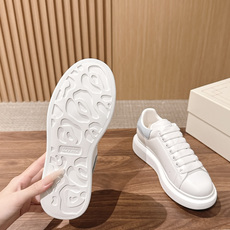 男+10 【浅蓝色皮尾】Alexander McQueen 麦昆当之无愧算是小白鞋里的经典之王 市面上做的人也确实不在 男+10 【浅蓝色皮尾】Alexander McQueen 麦昆当之无愧算是小白鞋里的经典之王 市面上做的人也确实不在