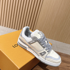 #限男码 Louis Vuitton #路易威登休闲运动鞋 滑板鞋 经典回归每一个都不想错过!整个鞋身都有LVMonog #限男码 Louis Vuitton #路易威登休闲运动鞋 滑板鞋 经典回归每一个都不想错过!整个鞋身都有LVMonog