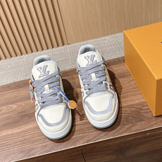#限男码 Louis Vuitton #路易威登休闲运动鞋 滑板鞋 经典回归每一个都不想错过!整个鞋身都有LVMonog #限男码 Louis Vuitton #路易威登休闲运动鞋 滑板鞋 经典回归每一个都不想错过!整个鞋身都有LVMonog