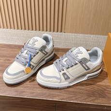 #限男码 Louis Vuitton #路易威登休闲运动鞋 滑板鞋 经典回归每一个都不想错过!整个鞋身都有LVMonog #限男码 Louis Vuitton #路易威登休闲运动鞋 滑板鞋 经典回归每一个都不想错过!整个鞋身都有LVMonog