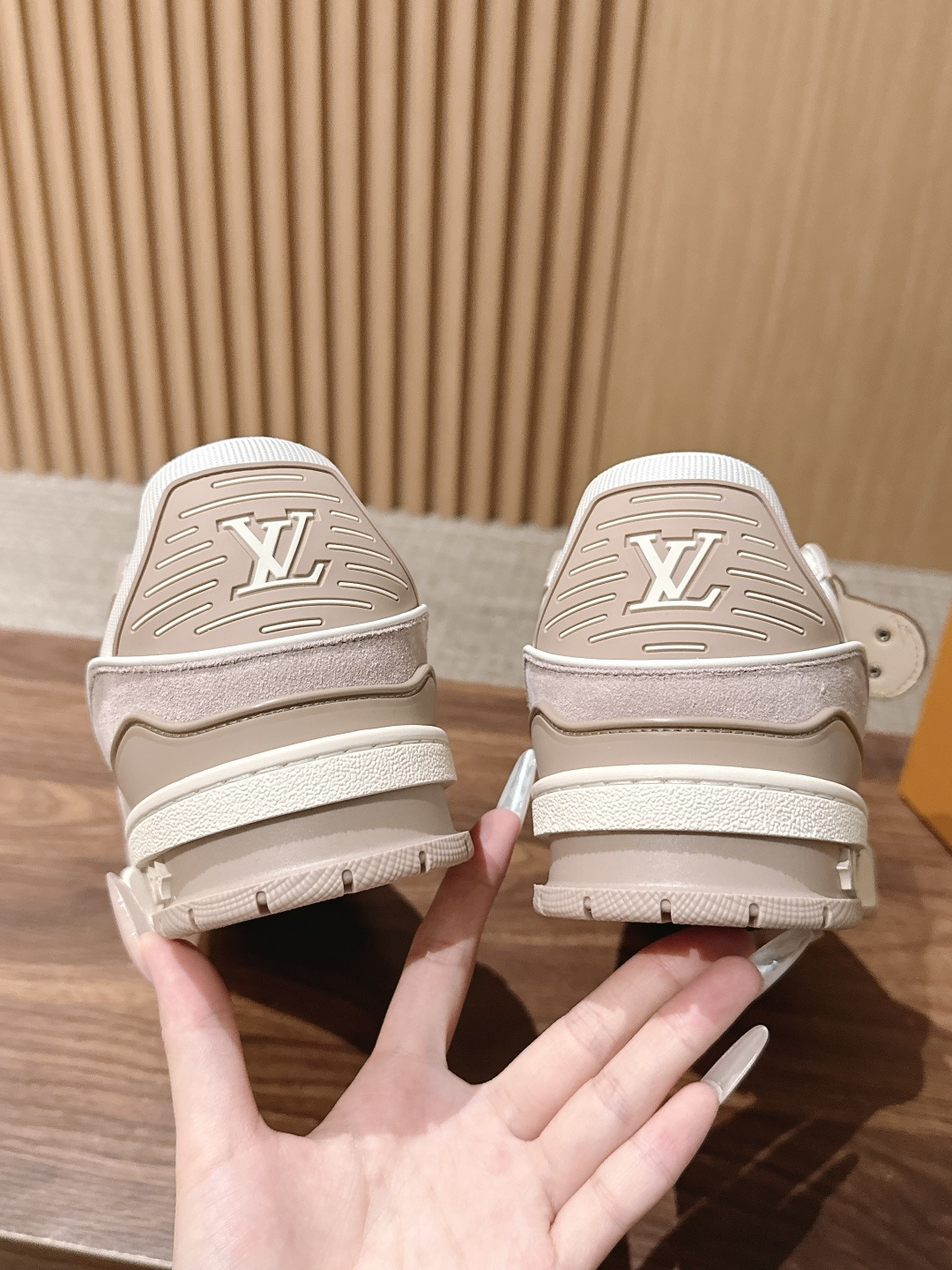 #情侣码 Louis Vuitton #路易威登休闲运动鞋 滑板鞋 经典回归每一个都不想错过!整个鞋身都有LVMonog #情侣码 Louis Vuitton #路易威登休闲运动鞋 滑板鞋 经典回归每一个都不想错过!整个鞋身都有LVMonog