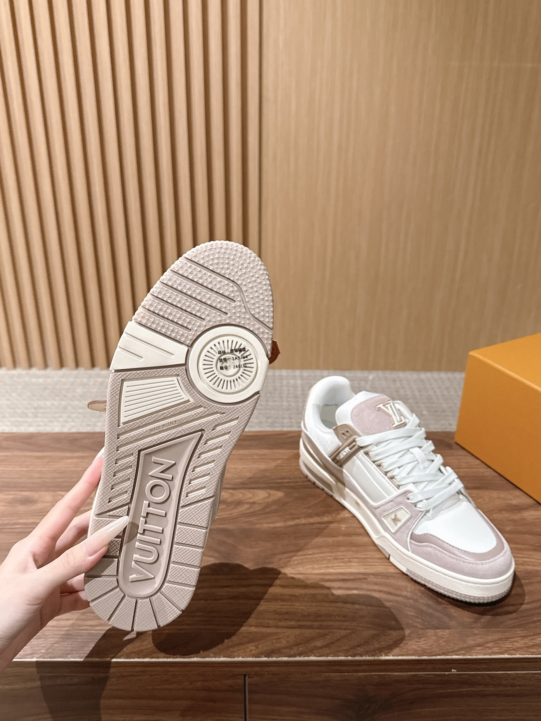 #情侣码 Louis Vuitton #路易威登休闲运动鞋 滑板鞋 经典回归每一个都不想错过!整个鞋身都有LVMonog #情侣码 Louis Vuitton #路易威登休闲运动鞋 滑板鞋 经典回归每一个都不想错过!整个鞋身都有LVMonog