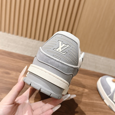 #限男码 Louis Vuitton #路易威登休闲运动鞋 滑板鞋 经典回归每一个都不想错过!整个鞋身都有LVMonog #限男码 Louis Vuitton #路易威登休闲运动鞋 滑板鞋 经典回归每一个都不想错过!整个鞋身都有LVMonog