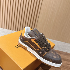 #限男码 Louis Vuitton #路易威登休闲运动鞋 滑板鞋 经典回归每一个都不想错过!整个鞋身都有LVMonog #限男码 Louis Vuitton #路易威登休闲运动鞋 滑板鞋 经典回归每一个都不想错过!整个鞋身都有LVMonog