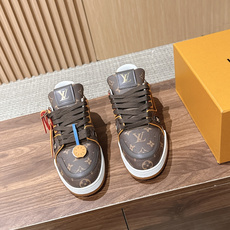 #限男码 Louis Vuitton #路易威登休闲运动鞋 滑板鞋 经典回归每一个都不想错过!整个鞋身都有LVMonog #限男码 Louis Vuitton #路易威登休闲运动鞋 滑板鞋 经典回归每一个都不想错过!整个鞋身都有LVMonog