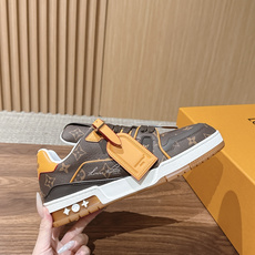 #限男码 Louis Vuitton #路易威登休闲运动鞋 滑板鞋 经典回归每一个都不想错过!整个鞋身都有LVMonog #限男码 Louis Vuitton #路易威登休闲运动鞋 滑板鞋 经典回归每一个都不想错过!整个鞋身都有LVMonog