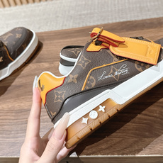 #限男码 Louis Vuitton #路易威登休闲运动鞋 滑板鞋 经典回归每一个都不想错过!整个鞋身都有LVMonog #限男码 Louis Vuitton #路易威登休闲运动鞋 滑板鞋 经典回归每一个都不想错过!整个鞋身都有LVMonog