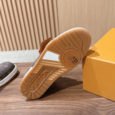 #限男码 Louis Vuitton #路易威登休闲运动鞋 滑板鞋 经典回归每一个都不想错过!整个鞋身都有LVMonog #限男码 Louis Vuitton #路易威登休闲运动鞋 滑板鞋 经典回归每一个都不想错过!整个鞋身都有LVMonog