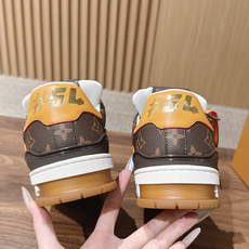 #限男码 Louis Vuitton #路易威登休闲运动鞋 滑板鞋 经典回归每一个都不想错过!整个鞋身都有LVMonog #限男码 Louis Vuitton #路易威登休闲运动鞋 滑板鞋 经典回归每一个都不想错过!整个鞋身都有LVMonog