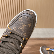 #限男码 Louis Vuitton #路易威登休闲运动鞋 滑板鞋 经典回归每一个都不想错过!整个鞋身都有LVMonog #限男码 Louis Vuitton #路易威登休闲运动鞋 滑板鞋 经典回归每一个都不想错过!整个鞋身都有LVMonog