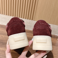 PRADA 普拉达新款厚底休闲鞋 鞋侧的△三角标标志性元素,提升品牌辨识度。 整体线条简洁利落,适配多元风格。厚底的“复 PRADA 普拉达新款厚底休闲鞋 鞋侧的△三角标标志性元素,提升品牌辨识度。 整体线条简洁利落,适配多元风格。厚底的“复