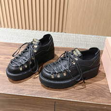 Miu Miu 缪缪新款复古登山风厚底鞋|登山靴的系带设计,金属扣+交叉绑带细节感满满 细腻牛皮材质,鞋舌金色logo, Miu Miu 缪缪新款复古登山风厚底鞋|登山靴的系带设计,金属扣+交叉绑带细节感满满 细腻牛皮材质,鞋舌金色logo,