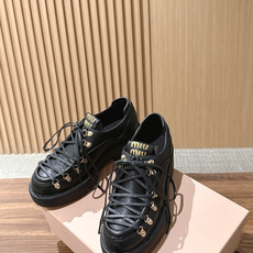 Miu Miu 缪缪新款复古登山风厚底鞋|登山靴的系带设计,金属扣+交叉绑带细节感满满 细腻牛皮材质,鞋舌金色logo, Miu Miu 缪缪新款复古登山风厚底鞋|登山靴的系带设计,金属扣+交叉绑带细节感满满 细腻牛皮材质,鞋舌金色logo,