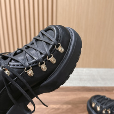 Miu Miu 缪缪新款复古登山风厚底鞋|登山靴的系带设计,金属扣+交叉绑带细节感满满 细腻牛皮材质,鞋舌金色logo, Miu Miu 缪缪新款复古登山风厚底鞋|登山靴的系带设计,金属扣+交叉绑带细节感满满 细腻牛皮材质,鞋舌金色logo,