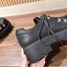 Miu Miu 缪缪新款复古登山风厚底鞋|登山靴的系带设计,金属扣+交叉绑带细节感满满 细腻牛皮材质,鞋舌金色logo, Miu Miu 缪缪新款复古登山风厚底鞋|登山靴的系带设计,金属扣+交叉绑带细节感满满 细腻牛皮材质,鞋舌金色logo,