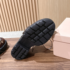 Miu Miu 缪缪新款复古登山风厚底鞋|登山靴的系带设计,金属扣+交叉绑带细节感满满 细腻牛皮材质,鞋舌金色logo, Miu Miu 缪缪新款复古登山风厚底鞋|登山靴的系带设计,金属扣+交叉绑带细节感满满 细腻牛皮材质,鞋舌金色logo,