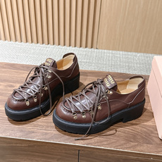 Miu Miu 缪缪新款复古登山风厚底鞋|登山靴的系带设计,金属扣+交叉绑带细节感满满 细腻牛皮材质,鞋舌金色logo, Miu Miu 缪缪新款复古登山风厚底鞋|登山靴的系带设计,金属扣+交叉绑带细节感满满 细腻牛皮材质,鞋舌金色logo,
