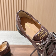 Miu Miu 缪缪新款复古登山风厚底鞋|登山靴的系带设计,金属扣+交叉绑带细节感满满 细腻牛皮材质,鞋舌金色logo, Miu Miu 缪缪新款复古登山风厚底鞋|登山靴的系带设计,金属扣+交叉绑带细节感满满 细腻牛皮材质,鞋舌金色logo,