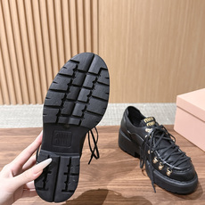 Miu Miu 缪缪新款复古登山风厚底鞋|登山靴的系带设计,金属扣+交叉绑带细节感满满 细腻牛皮材质,鞋舌金色logo, Miu Miu 缪缪新款复古登山风厚底鞋|登山靴的系带设计,金属扣+交叉绑带细节感满满 细腻牛皮材质,鞋舌金色logo,