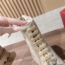 ROGER VIVIER |罗杰维维亚秋冬新款 甜酷千金秋冬本命靴🖤谁懂!RV这双新款马丁靴真的打破我对工装靴的刻板印象 ROGER VIVIER |罗杰维维亚秋冬新款 甜酷千金秋冬本命靴🖤谁懂!RV这双新款马丁靴真的打破我对工装靴的刻板印象