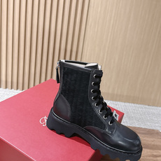 ROGER VIVIER |罗杰维维亚秋冬新款 甜酷千金秋冬本命靴🖤谁懂!RV这双新款马丁靴真的打破我对工装靴的刻板印象 ROGER VIVIER |罗杰维维亚秋冬新款 甜酷千金秋冬本命靴🖤谁懂!RV这双新款马丁靴真的打破我对工装靴的刻板印象