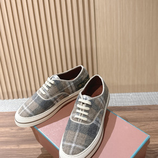 Loro Piana 诺悠翩雅早秋新款格纹系带休闲板鞋 自带松弛复古氛围感,柔和圆头包容脚型,格纹面料自带低调质感,简约 Loro Piana 诺悠翩雅早秋新款格纹系带休闲板鞋 自带松弛复古氛围感,柔和圆头包容脚型,格纹面料自带低调质感,简约