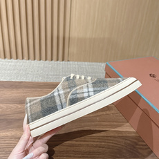 Loro Piana 诺悠翩雅早秋新款格纹系带休闲板鞋 自带松弛复古氛围感,柔和圆头包容脚型,格纹面料自带低调质感,简约 Loro Piana 诺悠翩雅早秋新款格纹系带休闲板鞋 自带松弛复古氛围感,柔和圆头包容脚型,格纹面料自带低调质感,简约