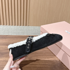 Miu Miu 缪缪26新款羊毛玛丽珍芭蕾跳舞鞋 秋冬温柔贵气天花板 MiuMiu毛绒玛丽珍 复古圆头搭配精致小蝴蝶结 Miu Miu 缪缪26新款羊毛玛丽珍芭蕾跳舞鞋 秋冬温柔贵气天花板 MiuMiu毛绒玛丽珍 复古圆头搭配精致小蝴蝶结