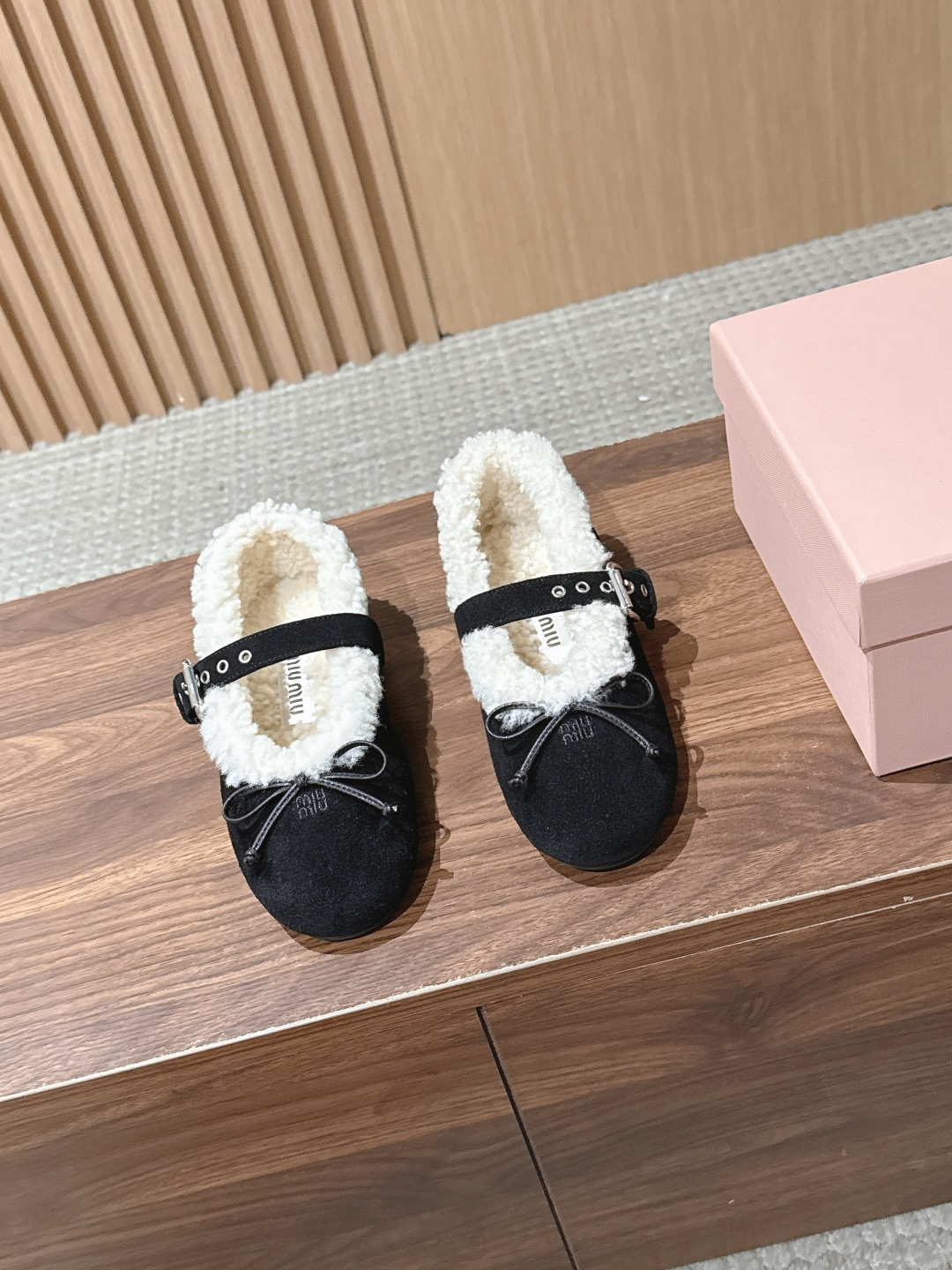 Miu Miu  缪缪26新款羊毛玛丽珍芭蕾跳舞鞋 秋冬温柔贵气天花板 MiuMiu毛绒玛丽珍 复古圆头搭配精致小蝴蝶结