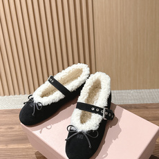 Miu Miu 缪缪26新款羊毛玛丽珍芭蕾跳舞鞋 秋冬温柔贵气天花板 MiuMiu毛绒玛丽珍 复古圆头搭配精致小蝴蝶结 Miu Miu 缪缪26新款羊毛玛丽珍芭蕾跳舞鞋 秋冬温柔贵气天花板 MiuMiu毛绒玛丽珍 复古圆头搭配精致小蝴蝶结