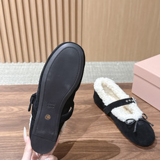 Miu Miu 缪缪26新款羊毛玛丽珍芭蕾跳舞鞋 秋冬温柔贵气天花板 MiuMiu毛绒玛丽珍 复古圆头搭配精致小蝴蝶结 Miu Miu 缪缪26新款羊毛玛丽珍芭蕾跳舞鞋 秋冬温柔贵气天花板 MiuMiu毛绒玛丽珍 复古圆头搭配精致小蝴蝶结