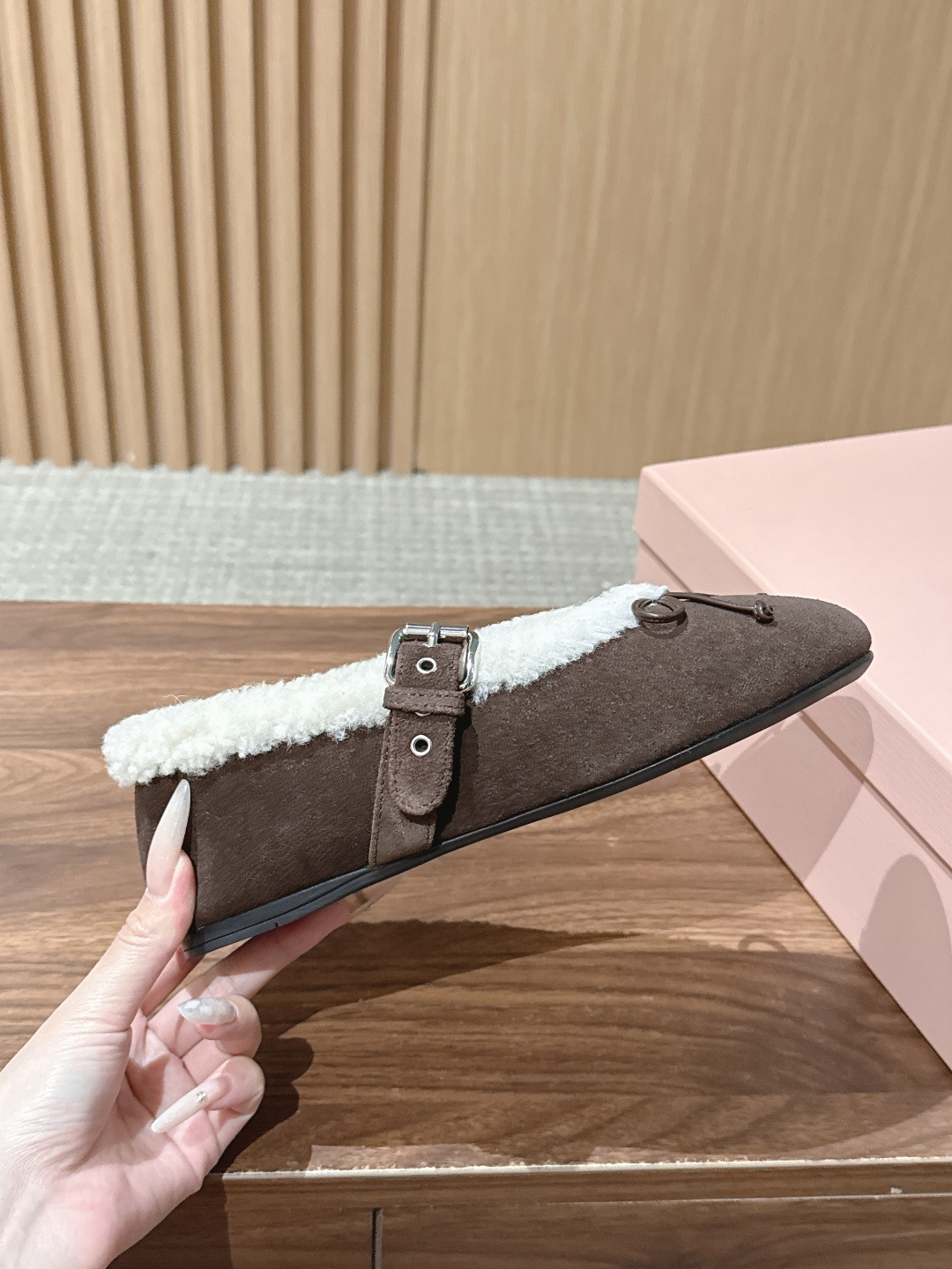 Miu Miu 缪缪26新款羊毛玛丽珍芭蕾跳舞鞋 秋冬温柔贵气天花板 MiuMiu毛绒玛丽珍 复古圆头搭配精致小蝴蝶结 Miu Miu 缪缪26新款羊毛玛丽珍芭蕾跳舞鞋 秋冬温柔贵气天花板 MiuMiu毛绒玛丽珍 复古圆头搭配精致小蝴蝶结