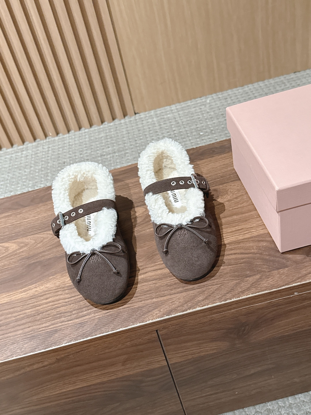 Miu Miu  缪缪26新款羊毛玛丽珍芭蕾跳舞鞋 秋冬温柔贵气天花板 MiuMiu毛绒玛丽珍 复古圆头搭配精致小蝴蝶结
