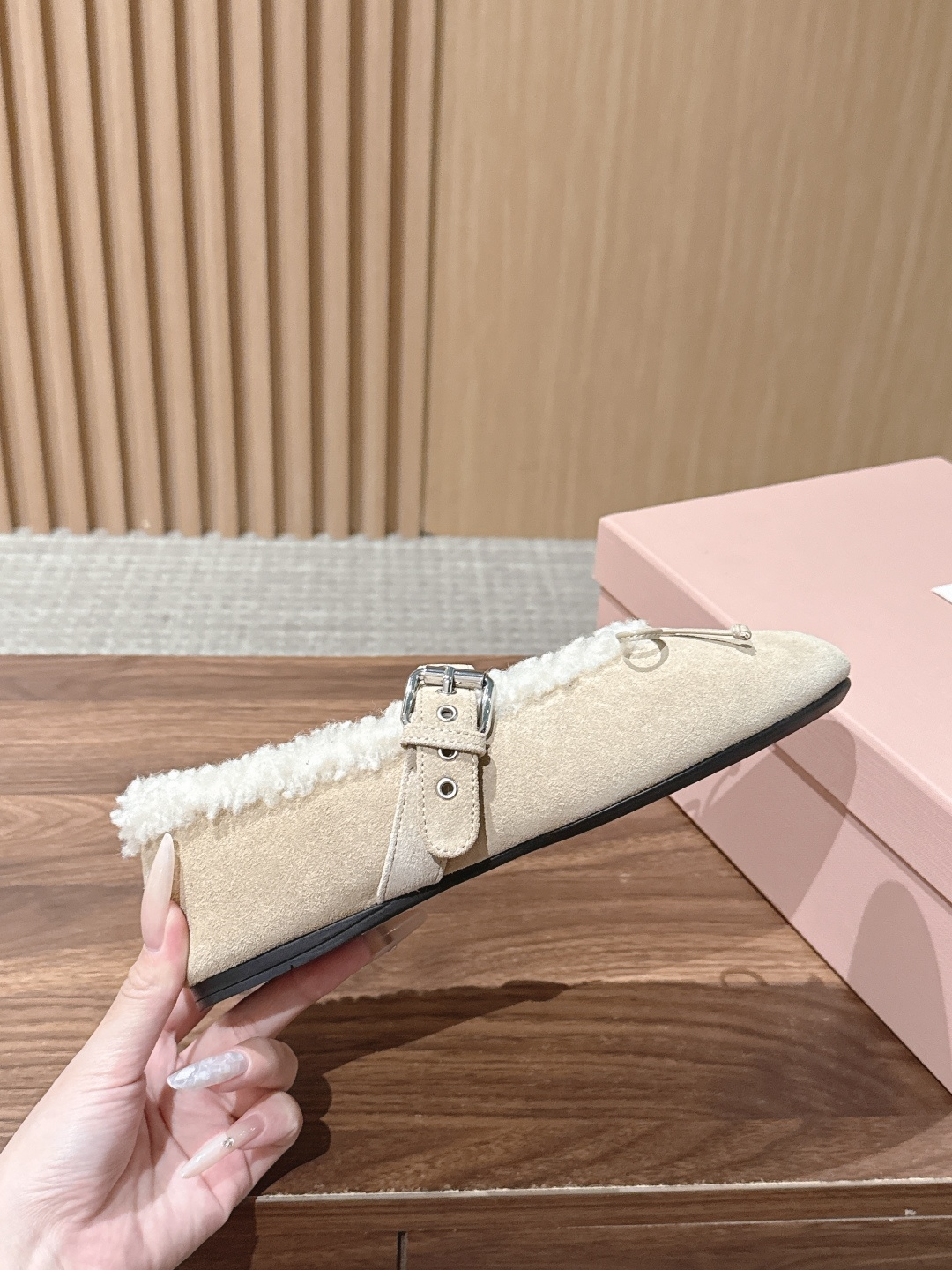 Miu Miu 缪缪26新款羊毛玛丽珍芭蕾跳舞鞋 秋冬温柔贵气天花板 MiuMiu毛绒玛丽珍 复古圆头搭配精致小蝴蝶结 Miu Miu 缪缪26新款羊毛玛丽珍芭蕾跳舞鞋 秋冬温柔贵气天花板 MiuMiu毛绒玛丽珍 复古圆头搭配精致小蝴蝶结