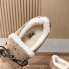 UGG 油叽叽2026秋冬新款毛毛流苏蝴蝶结包子鞋 把我拿捏住了 谁能拒绝冬天的毛绒绒啊!! 软乎乎的设计 把“可爱”和 UGG 油叽叽2026秋冬新款毛毛流苏蝴蝶结包子鞋 把我拿捏住了 谁能拒绝冬天的毛绒绒啊!! 软乎乎的设计 把“可爱”和