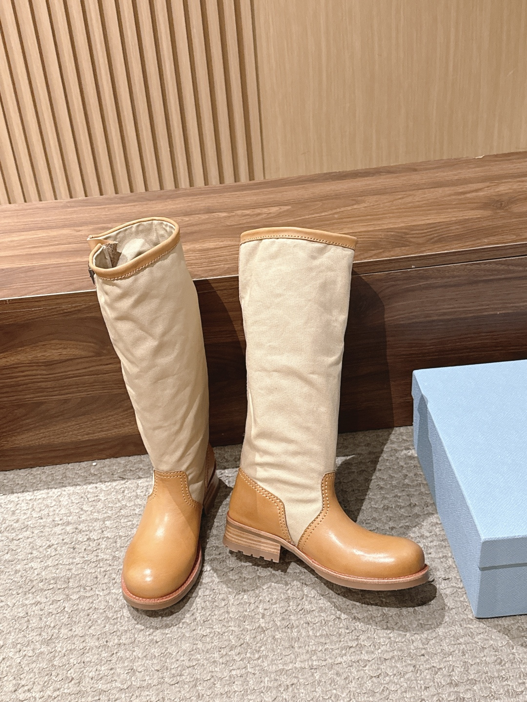 Prada·普拉达布面/长靴,秋冬新品皱皱靴 骑士靴 机车靴野蛮生长」碾碎精致套路,油蜡皮揉出褶皱野心 金属扣锁住反精致 Prada·普拉达布面/长靴,秋冬新品皱皱靴 骑士靴 机车靴野蛮生长」碾碎精致套路,油蜡皮揉出褶皱野心 金属扣锁住反精致