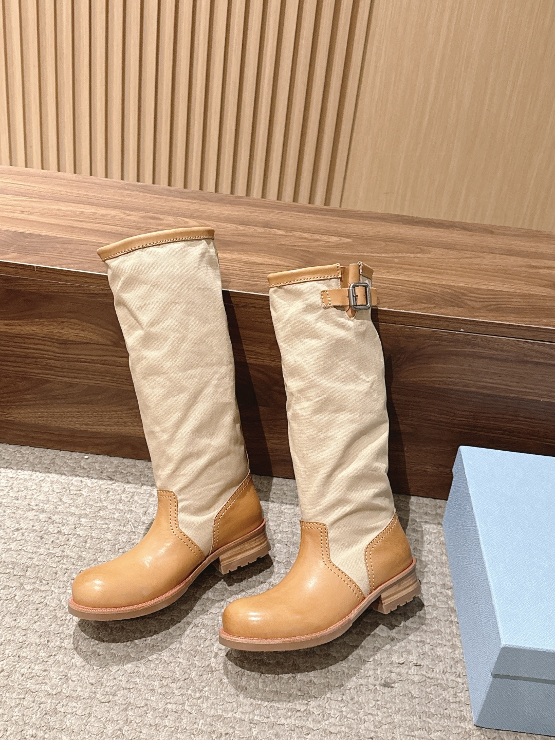 Prada·普拉达布面/长靴,秋冬新品皱皱靴 骑士靴 机车靴野蛮生长」碾碎精致套路,油蜡皮揉出褶皱野心 金属扣锁住反精致 Prada·普拉达布面/长靴,秋冬新品皱皱靴 骑士靴 机车靴野蛮生长」碾碎精致套路,油蜡皮揉出褶皱野心 金属扣锁住反精致