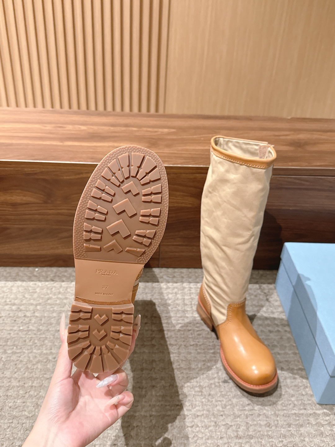 Prada·普拉达布面/长靴,秋冬新品皱皱靴 骑士靴 机车靴野蛮生长」碾碎精致套路,油蜡皮揉出褶皱野心 金属扣锁住反精致 Prada·普拉达布面/长靴,秋冬新品皱皱靴 骑士靴 机车靴野蛮生长」碾碎精致套路,油蜡皮揉出褶皱野心 金属扣锁住反精致