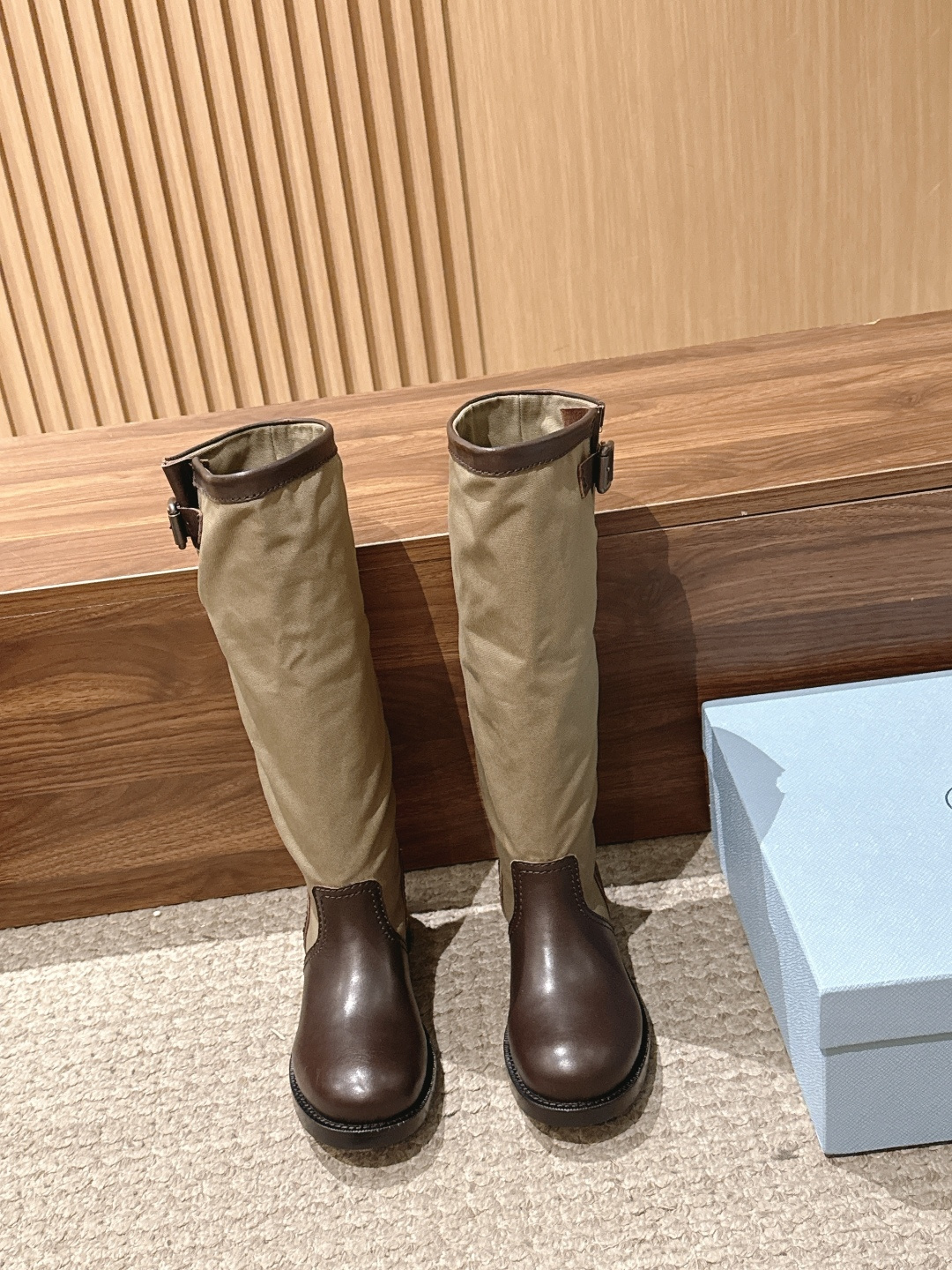 Prada·普拉达布面/长靴,秋冬新品皱皱靴 骑士靴 机车靴野蛮生长」碾碎精致套路,油蜡皮揉出褶皱野心 金属扣锁住反精致 Prada·普拉达布面/长靴,秋冬新品皱皱靴 骑士靴 机车靴野蛮生长」碾碎精致套路,油蜡皮揉出褶皱野心 金属扣锁住反精致