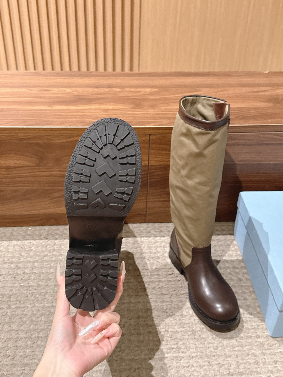 Prada·普拉达布面/长靴,秋冬新品皱皱靴 骑士靴 机车靴野蛮生长」碾碎精致套路,油蜡皮揉出褶皱野心 金属扣锁住反精致 Prada·普拉达布面/长靴,秋冬新品皱皱靴 骑士靴 机车靴野蛮生长」碾碎精致套路,油蜡皮揉出褶皱野心 金属扣锁住反精致