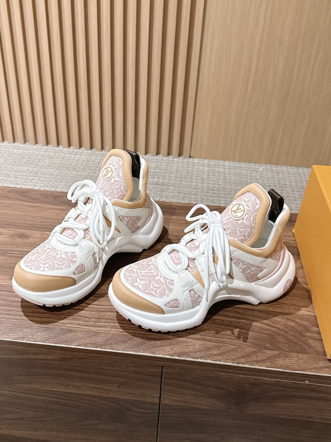 𝐋𝐕 𝐀𝐫𝐜𝐡𝐥𝐢𝐠𝐡𝐭# 路易威登#新配色老爹鞋 迪丽热巴 钟楚曦 宋妍霏都是老爹鞋的忠实粉丝 ~ 不断的新品系列加入 𝐋𝐕 𝐀𝐫𝐜𝐡𝐥𝐢𝐠𝐡𝐭# 路易威登#新配色老爹鞋 迪丽热巴 钟楚曦 宋妍霏都是老爹鞋的忠实粉丝 ~ 不断的新品系列加入